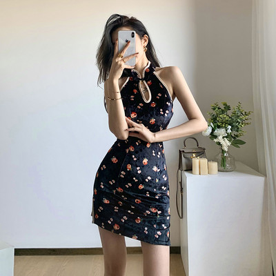 Moodne kõrge kraega naiste sametkleit