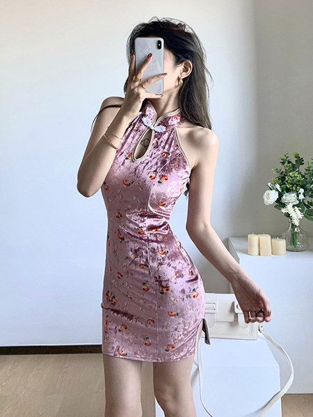 Moodne kõrge kraega naiste sametkleit