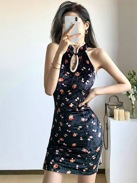 Moodne kõrge kraega naiste sametkleit