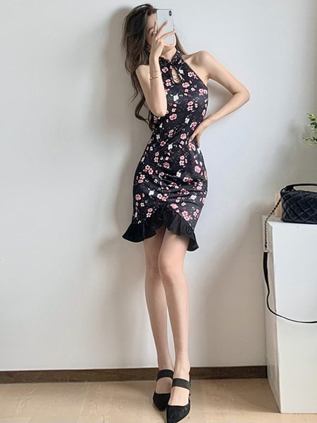 Lillemustriga naiste kleit - asümmeetriline muster