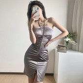 Stiilne liibuv kleit lõhikuga