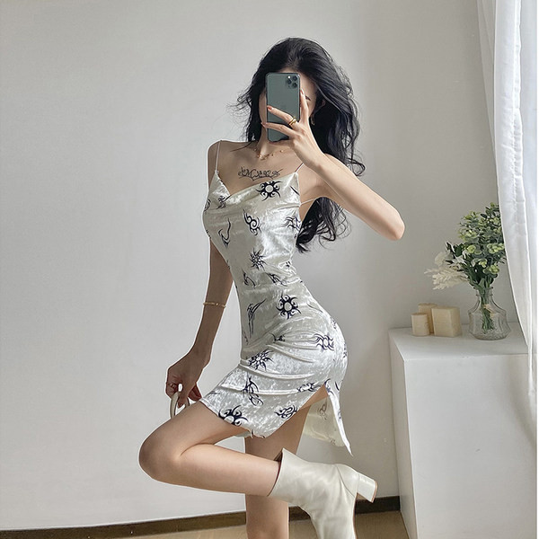 Lühike õhukeste rihmadega satiinist suvekleit