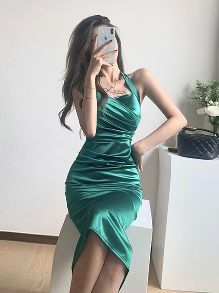 Liibuv satiinist rihmadega suvekleit