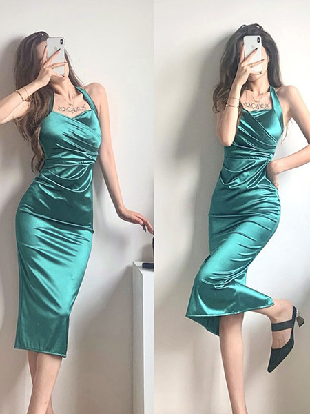 Liibuv satiinist rihmadega suvekleit