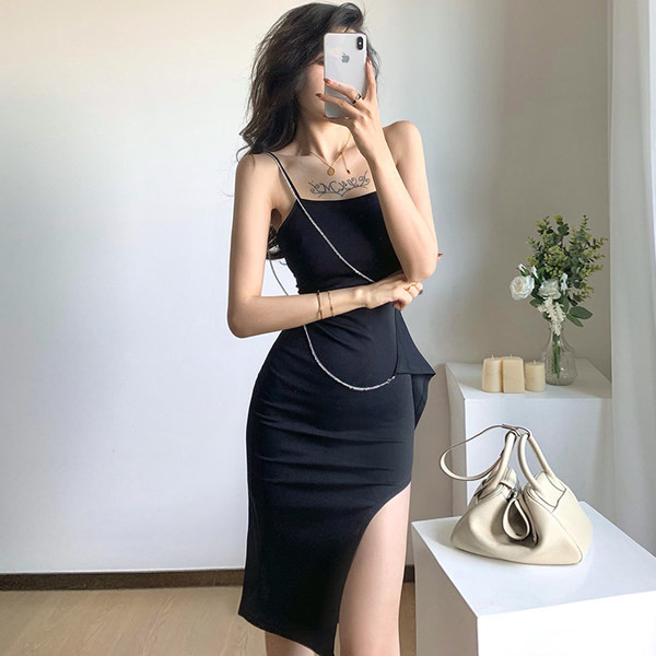 Liibuv naiste pikk lõhikuga kleit