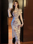 Lühikeste varrukate ja lillemotiividega pikk kleit