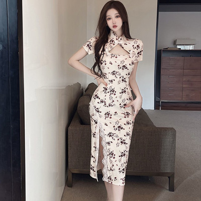 Γυναικείο φόρεμα με σκίσιμο και κοντό μανίκι