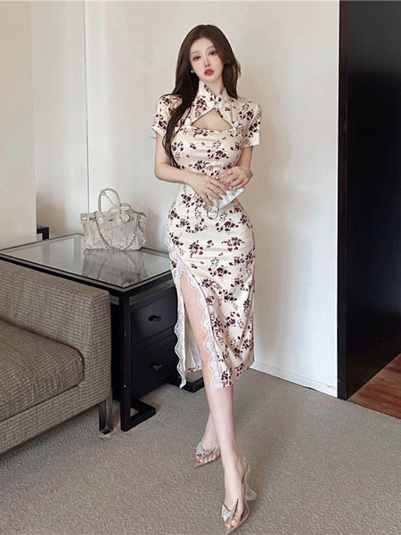 Γυναικείο φόρεμα με σκίσιμο και κοντό μανίκι