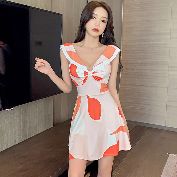 Naiste vabaaja kleit paljaste õlgadega