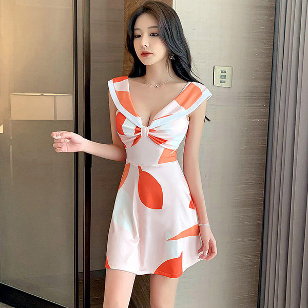 Naiste vabaaja kleit paljaste õlgadega