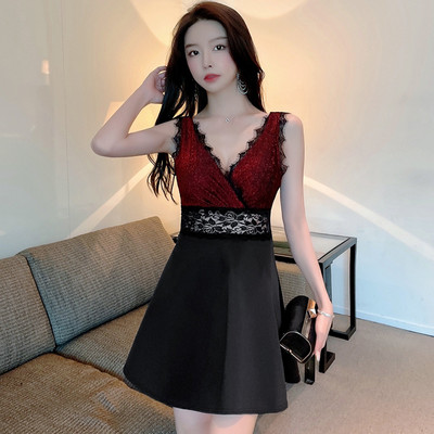 Lühike spitsikaelusega naiste kleit - kolme värvi