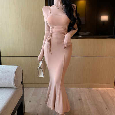 Stiilne pikk kandilise kaelusega kleit