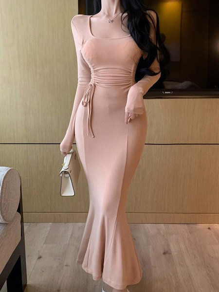 Stiilne pikk kandilise kaelusega kleit