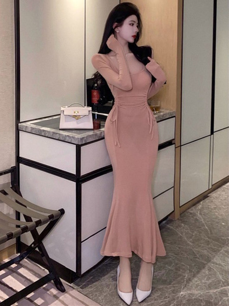 Stiilne pikk kandilise kaelusega kleit