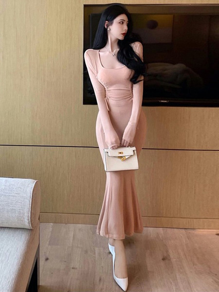 Stiilne pikk kandilise kaelusega kleit