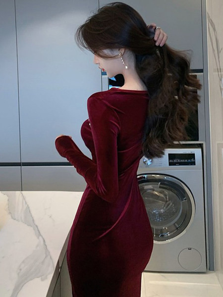 Pikk naiste sametkleit