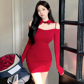 Εφαρμοσμένο γυναικείο φόρεμα με μακρυμάνικο δίχρωμο