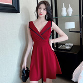 Uut mudelit mitmes värvitoonis spitsikaelusega naiste kleit