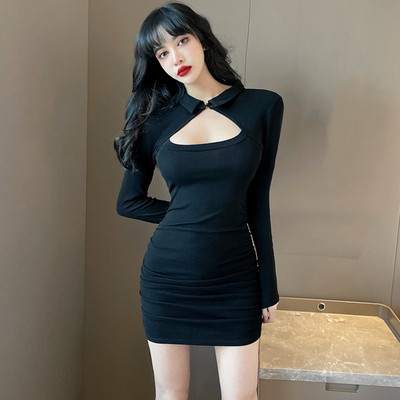 Kahes värvitoonis naiste lühike kleit kehal