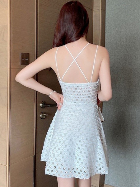 Naiste väljalõikega peenikeste rihmadega pitskleit