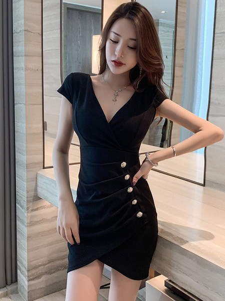 Lühike asümmeetriline kuldsete nööpidega kleit