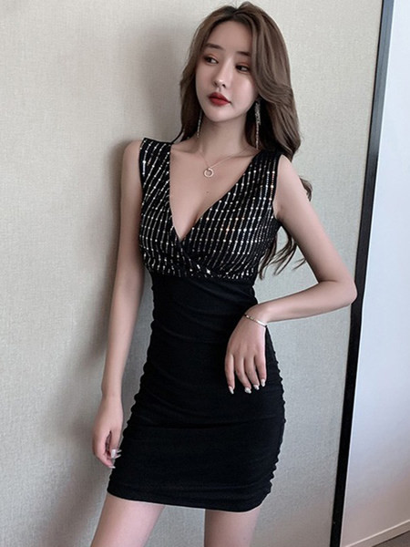 Naiste liibuv kleit sügava kaelusega