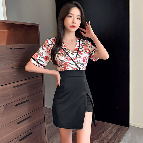 Stiilne lõhikuga naiste kleit