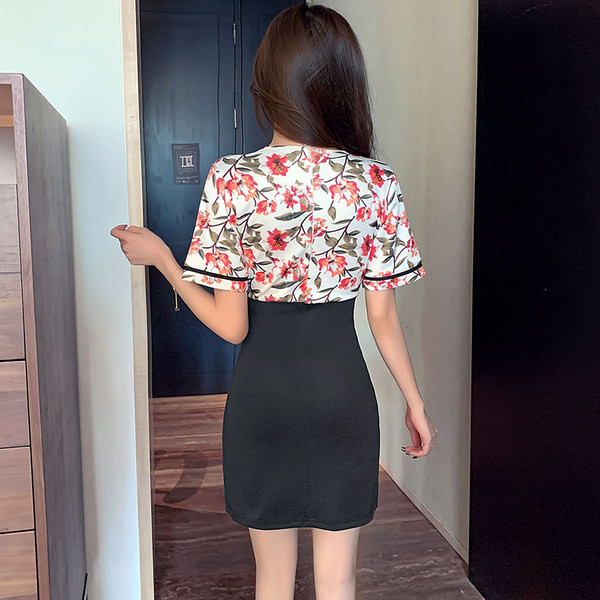 Stiilne lõhikuga naiste kleit