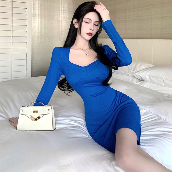 Kevadis liibuv sinine kleit