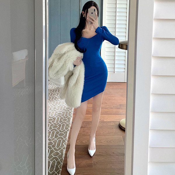 Kevadis liibuv sinine kleit