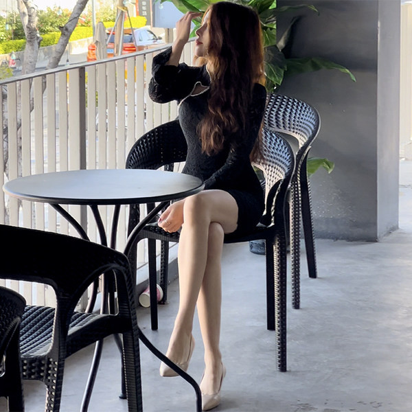 Naiste liibuv lootosevarrukatega pitskleit