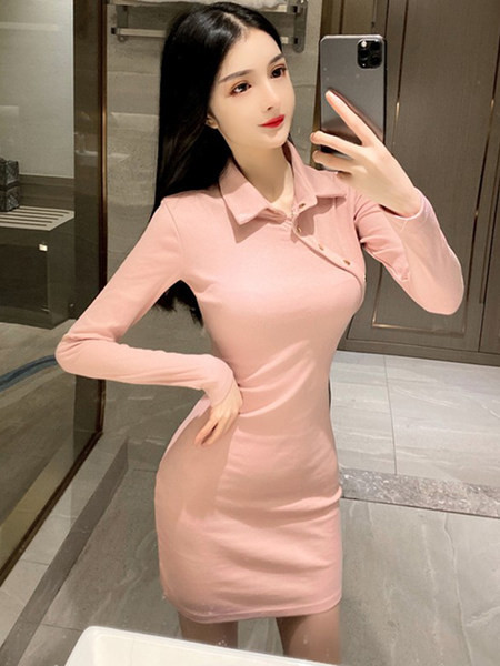 Klassikalise krae ja nööpidega vabaaja naiste kleit