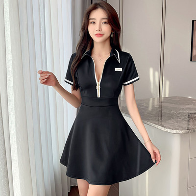 Lühike suvine kleit kaeluses lukuga