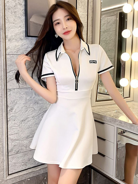 Lühike suvine kleit kaeluses lukuga