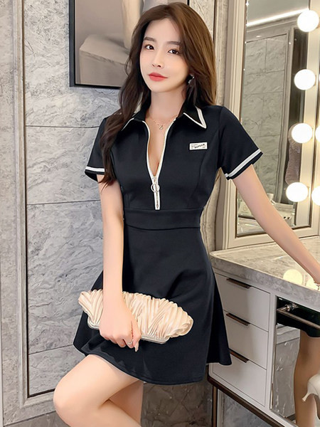 Lühike suvine kleit kaeluses lukuga