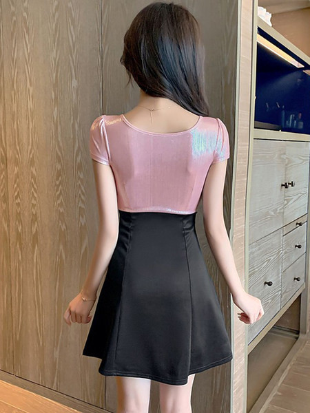 Naiste kleit lühikeste varrukate ja nööpidega