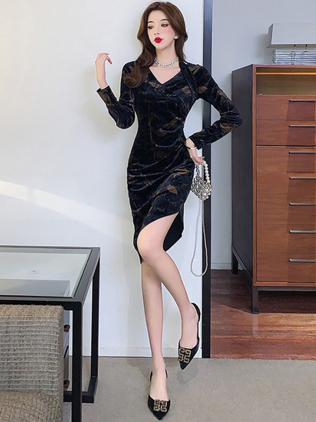 Asümmeetrilise mudeli naiste kleit spits-kaelusega