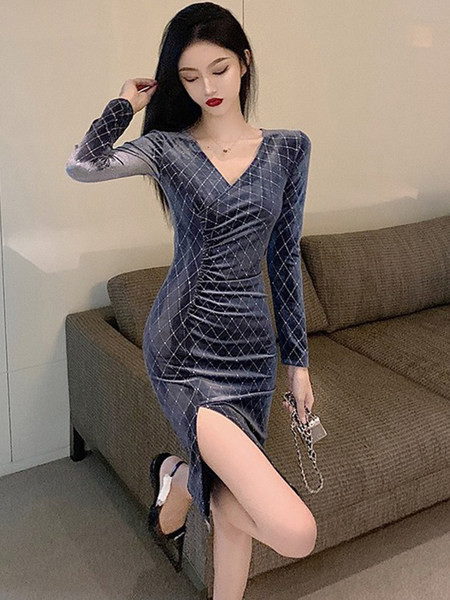 Liibuv naiste kleit lõhikuga