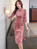 Naiste pikk kleit kõrge krae ja pikkade varrukatega