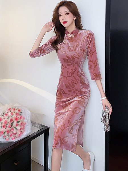 Naiste pikk kleit kõrge krae ja pikkade varrukatega