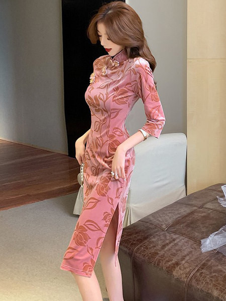 Naiste pikk kleit kõrge krae ja pikkade varrukatega