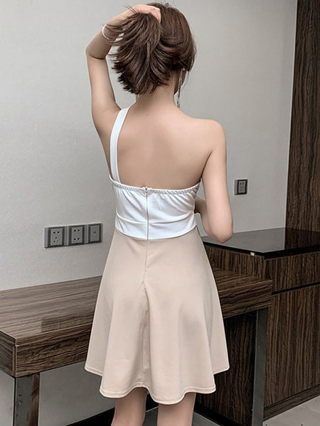 Rochie scurta de dama cu un singur umar si element metalic