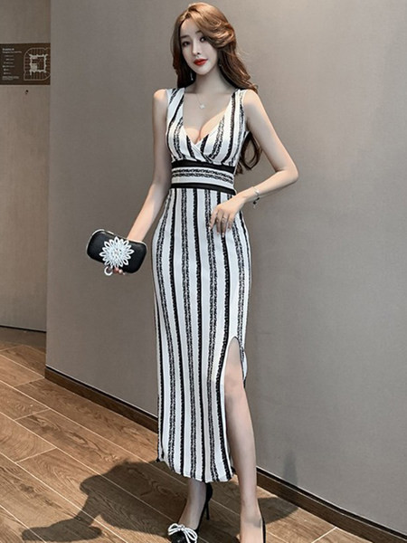 Naiste pikk kaeluse ja lõhikuga kleit