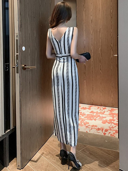 Naiste pikk kaeluse ja lõhikuga kleit