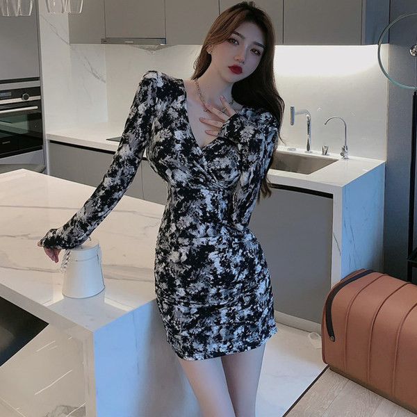 Lühike liibuv, loomatrükiga kleit