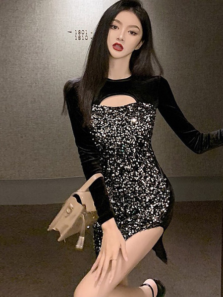 Naiste läikiv pikkade varrukatega kleit