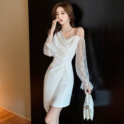 Naiste kleit pitsvarrukate ja V-kaelusega