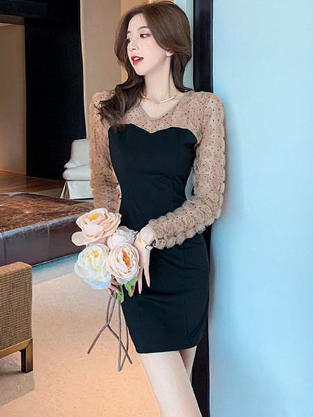 Musta värvi pitsvarrukatega naiste kleit