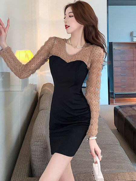 Musta värvi pitsvarrukatega naiste kleit