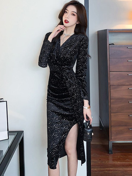 Naiste pikk kaelus ja litritega kleit